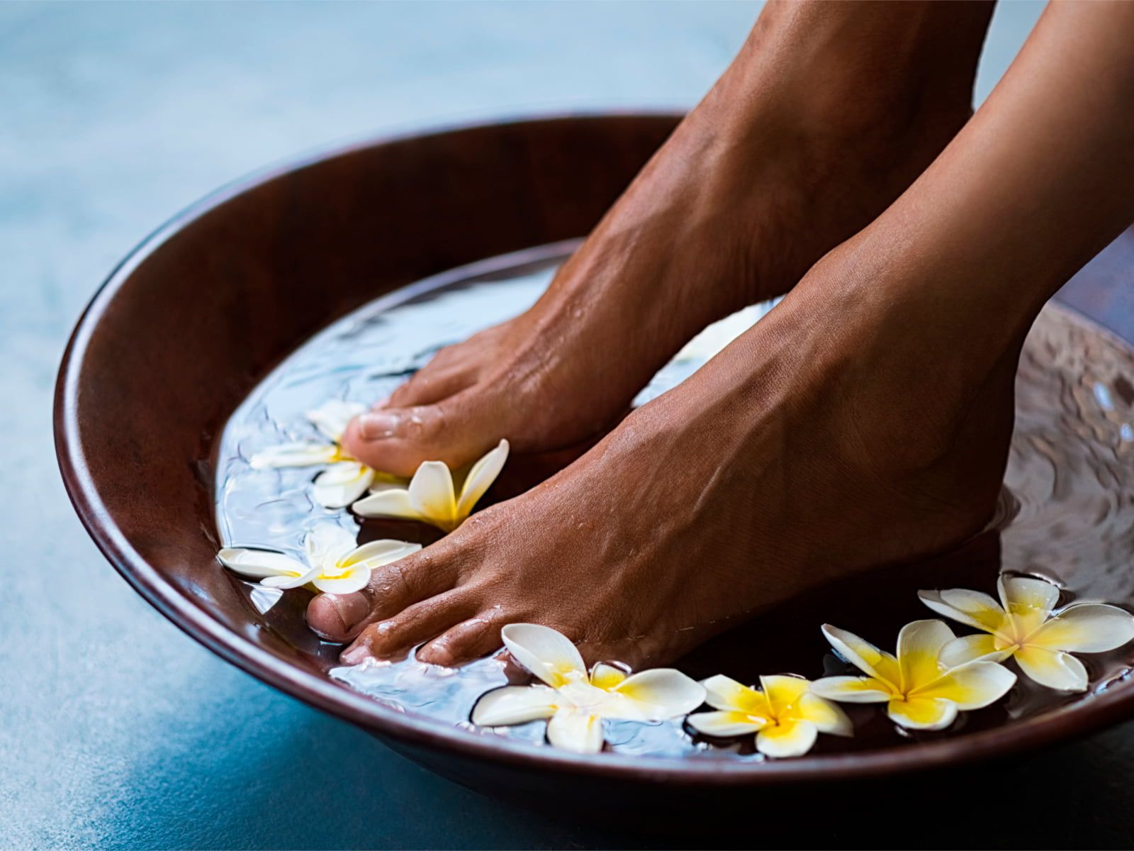 Kurze Wellnessbehandlung mit Fussbad und Fussmassage