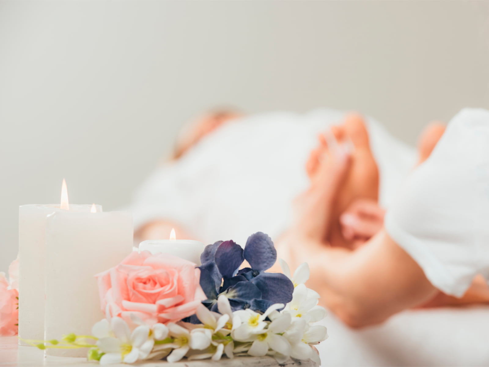 Ausführliche Wellnessbehandlung mit Fusspeeling, Fussmaske, Fussbad und Fussmassage